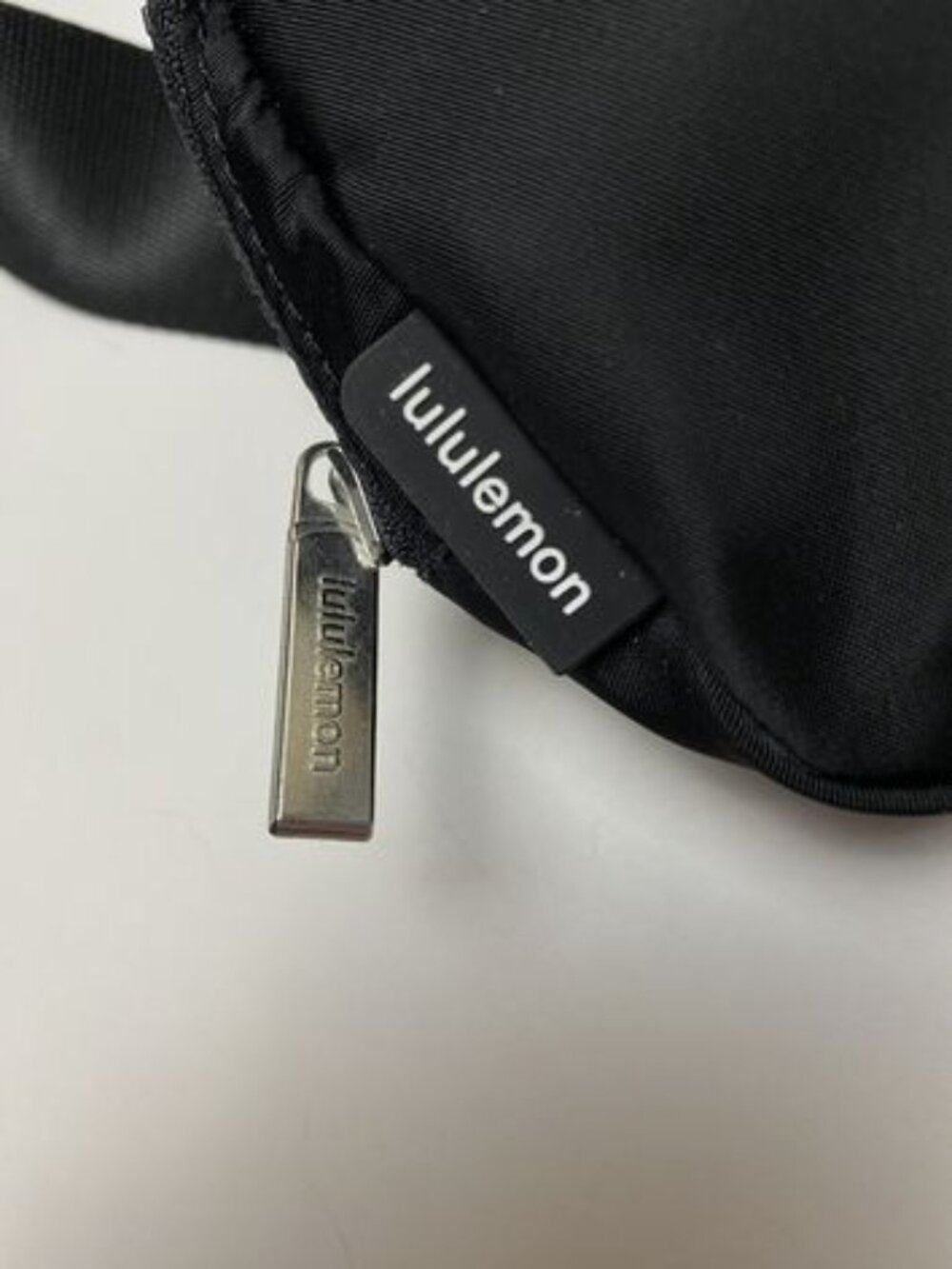 Lululemon Black Everywhere Belt Bag - Picture 3 of 7